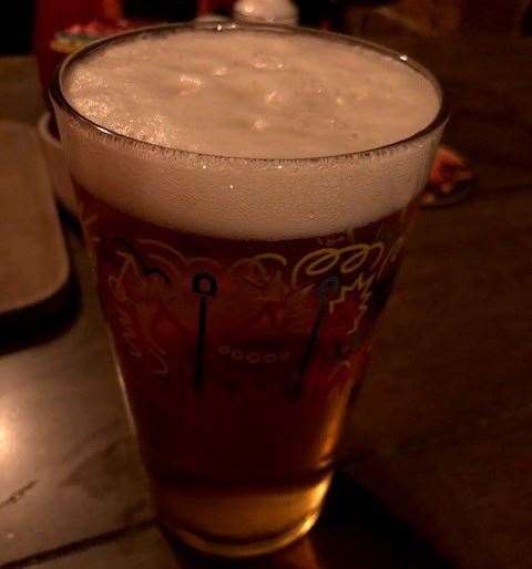 There’s a fascination with jazzy designs on glasses these days – this pint was served with a decent head