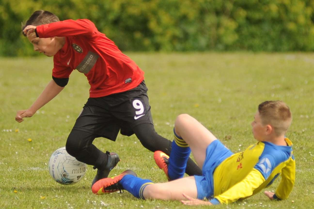 Strood 87 under-11s challenge Strood United Picture: Steve Crispe