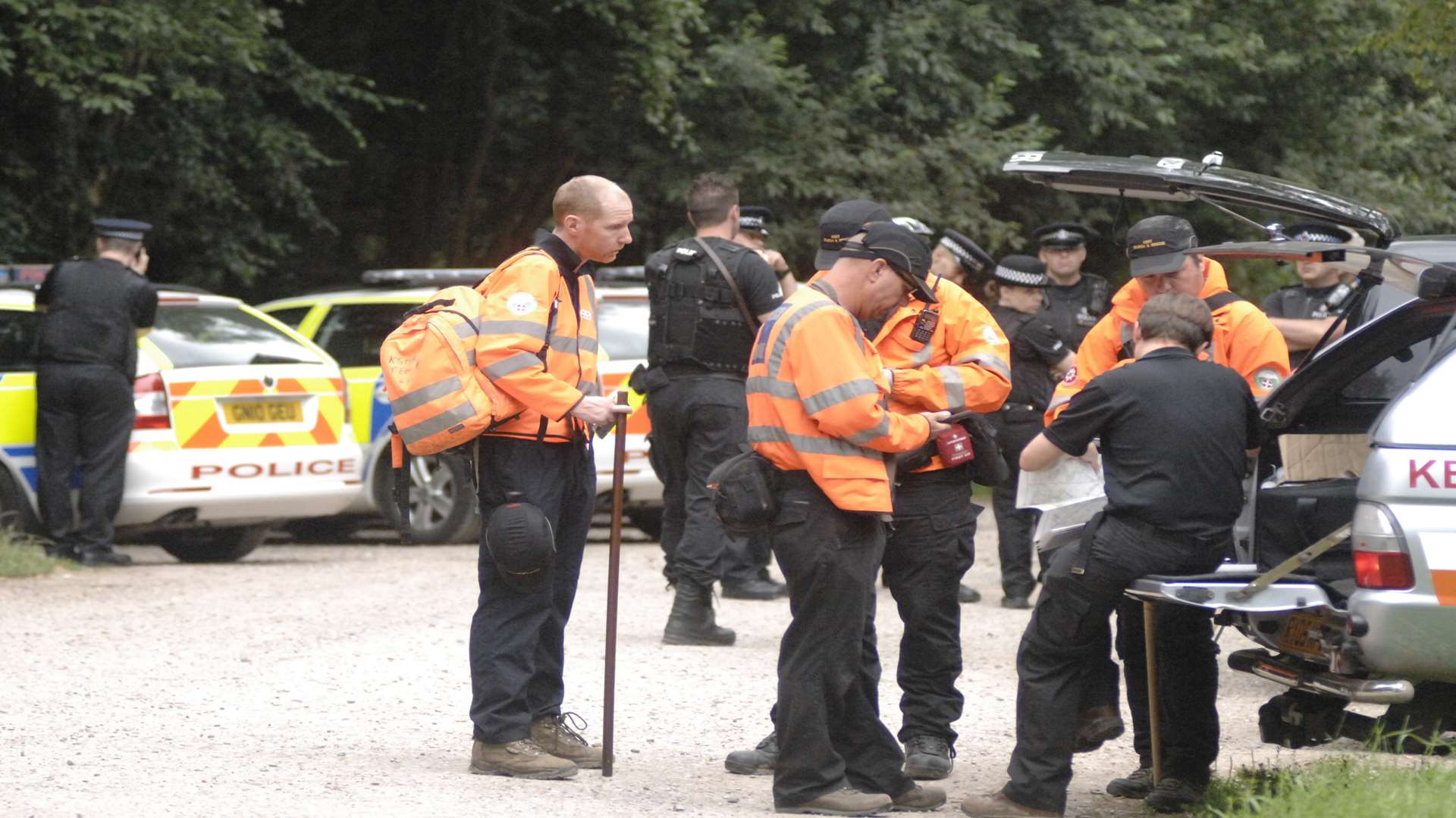 Kent Search and Rescue teams in Clowes Wood