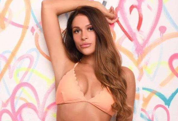 Medway girl Ellie Jones flew out to join her ex on this year's Love Island