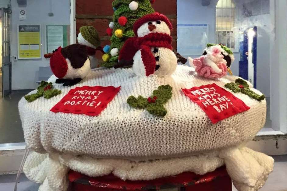 One of the Herne Bay post boxes knitted with a festive display. Pic: BayPromoTeam