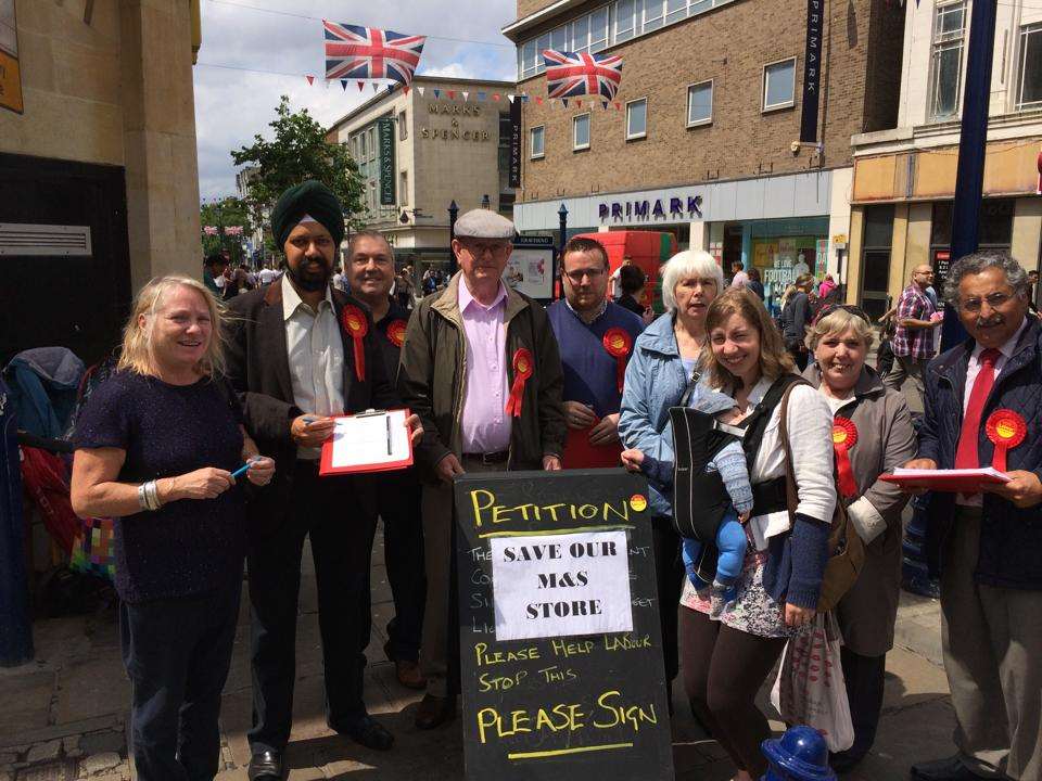 Tanmanjeet Dhesi with helpers in Gravesend town centre