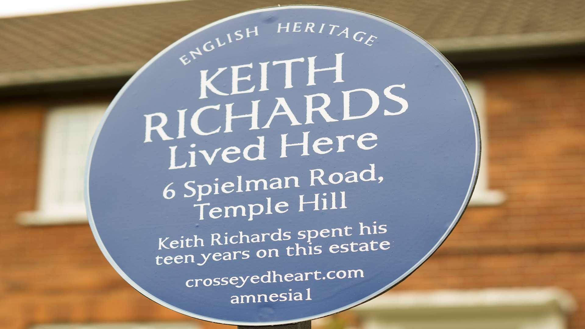 Blue plaque at the home of the teenaged Keith Richards in Speilman Road, Dartford