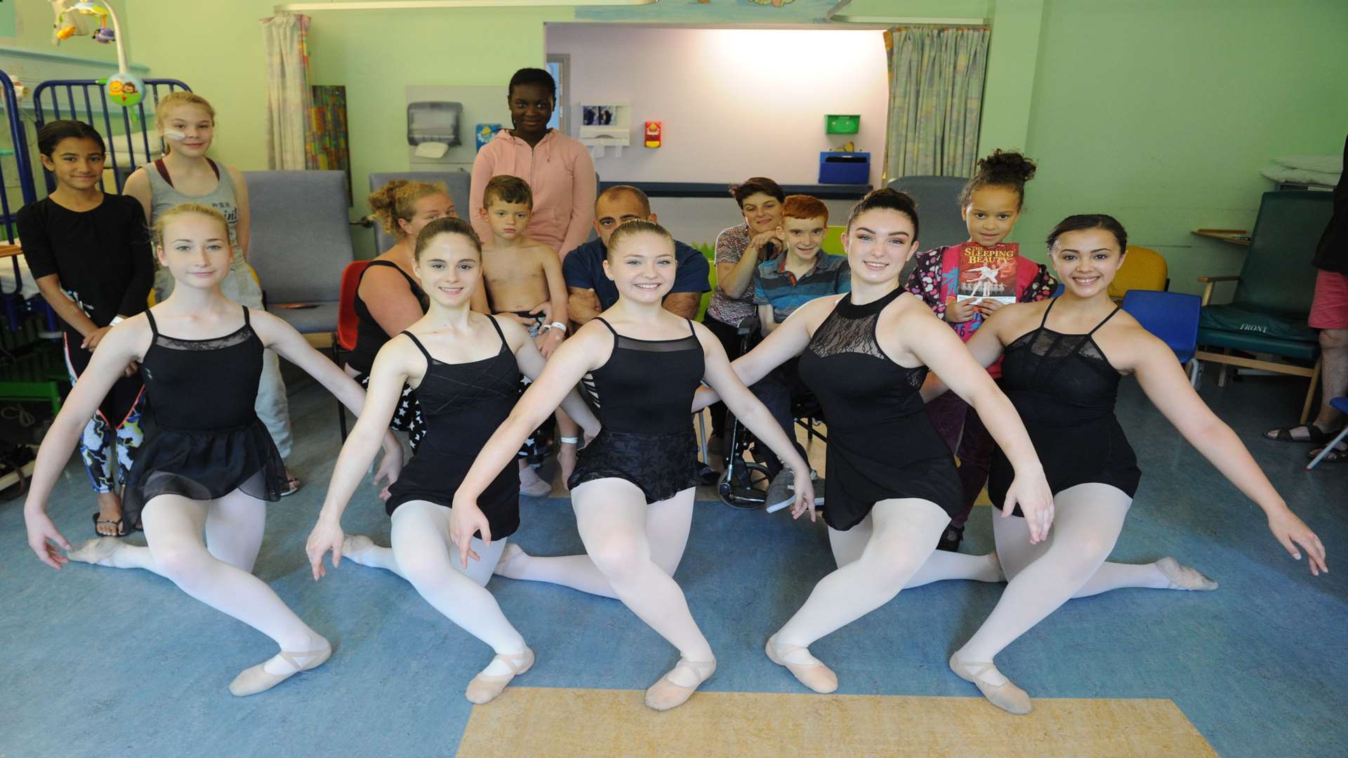 English Youth Ballet visited Willow Ward at Darent Valley Hospital