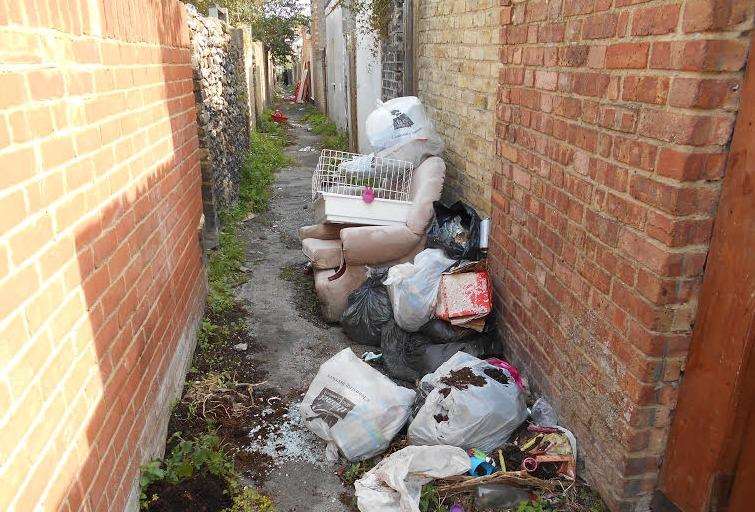 Waste left in Caxton Road, Margate (3369576)