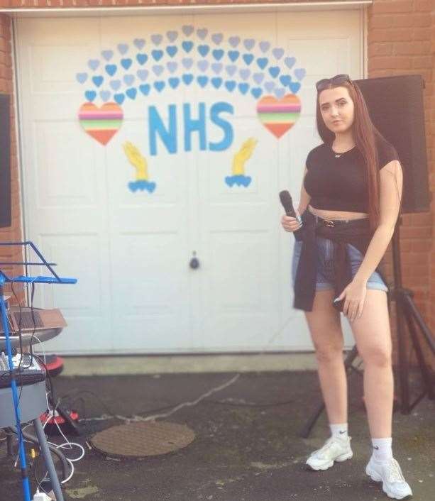 Sheppey singer Alex Nicole Jamieson performed in front of her garage during the coronavirus lockdown