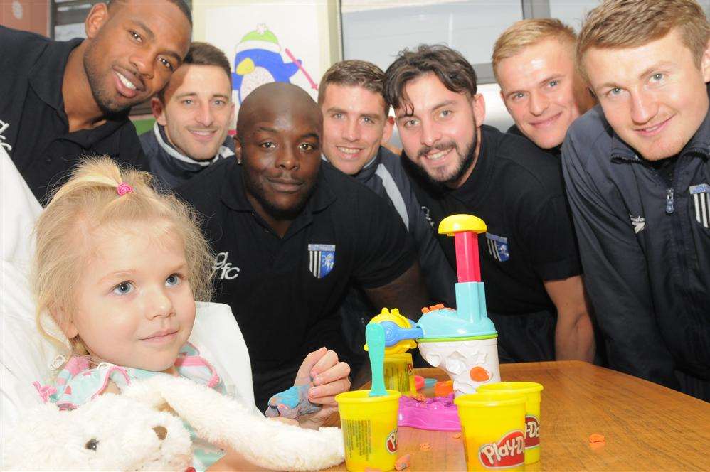Dolphin Ward, Medway Maritime Hospital, Gillingham. Gills football squad visit the children. Scarlett (4)