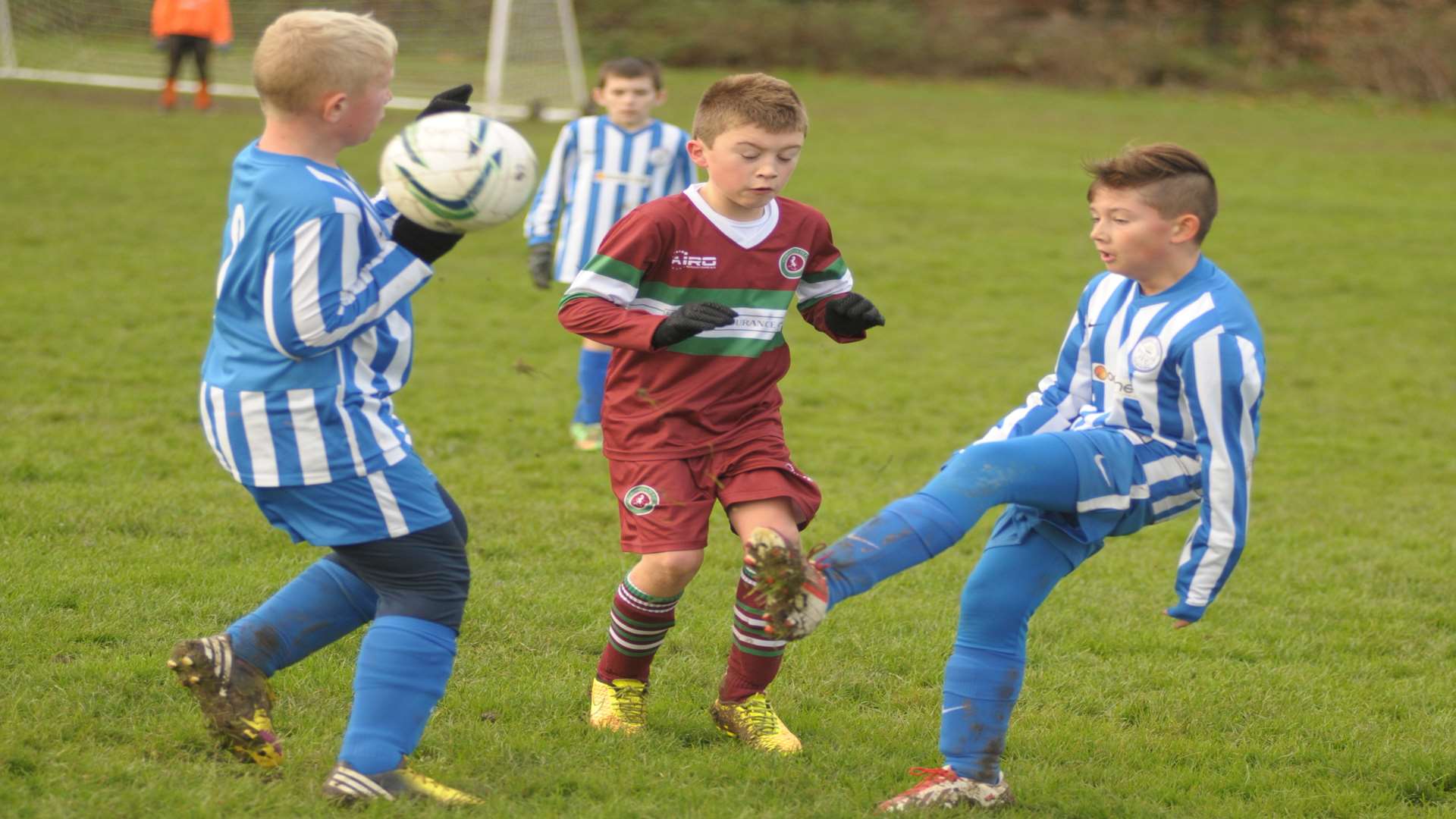 Cobham Colts under-11s take on Chatham Riverside Rovers under-11s on Sunday. Picture: Steve Crispe FM3550114