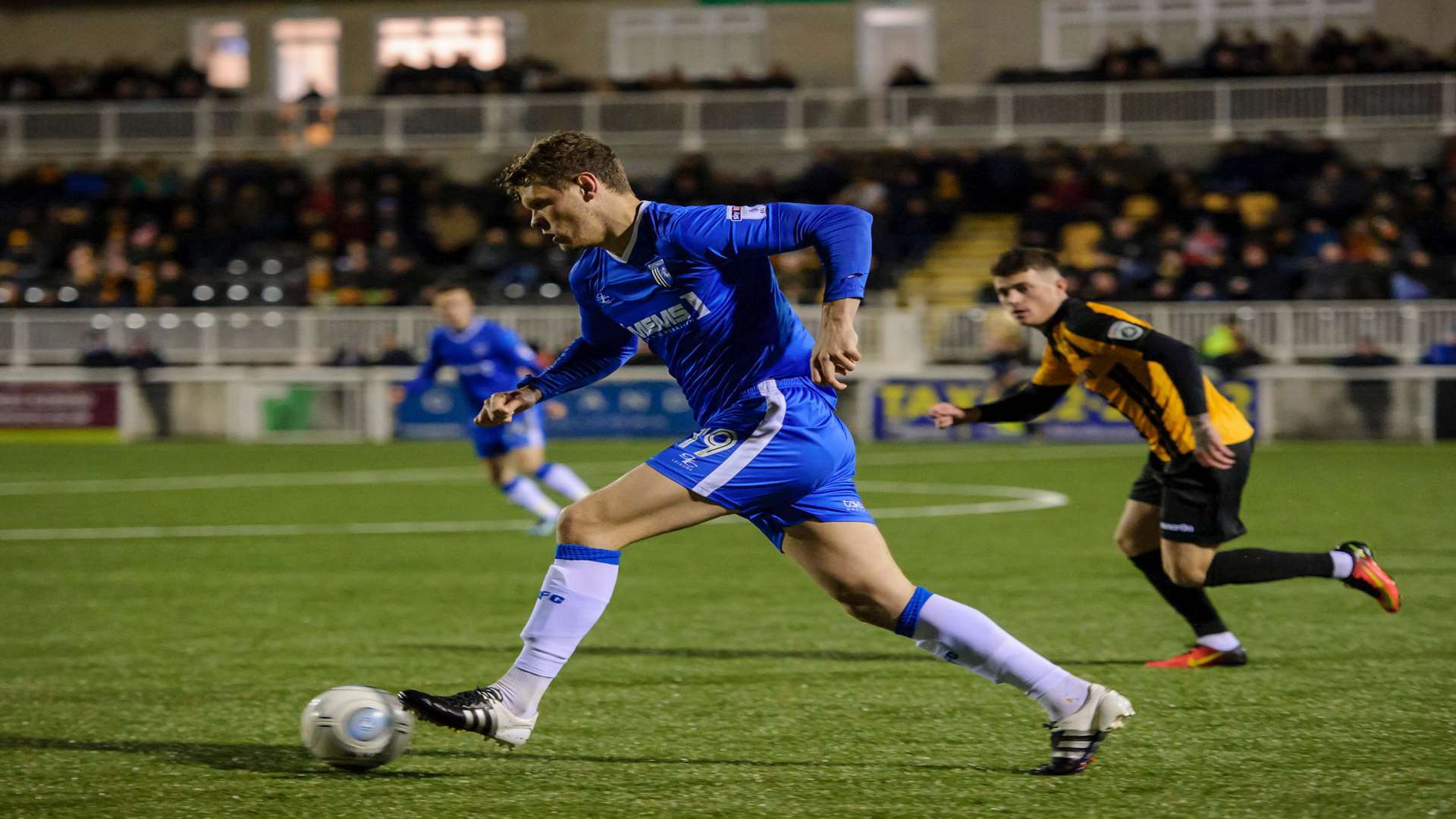 Bem Nugent brings the ball out of defence for Gills Picture: Andy Payton