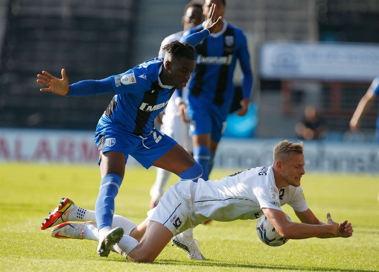 Gillingham forward Gerald Sithole gets into a tangle. Picture: Andy Jones (51368815)