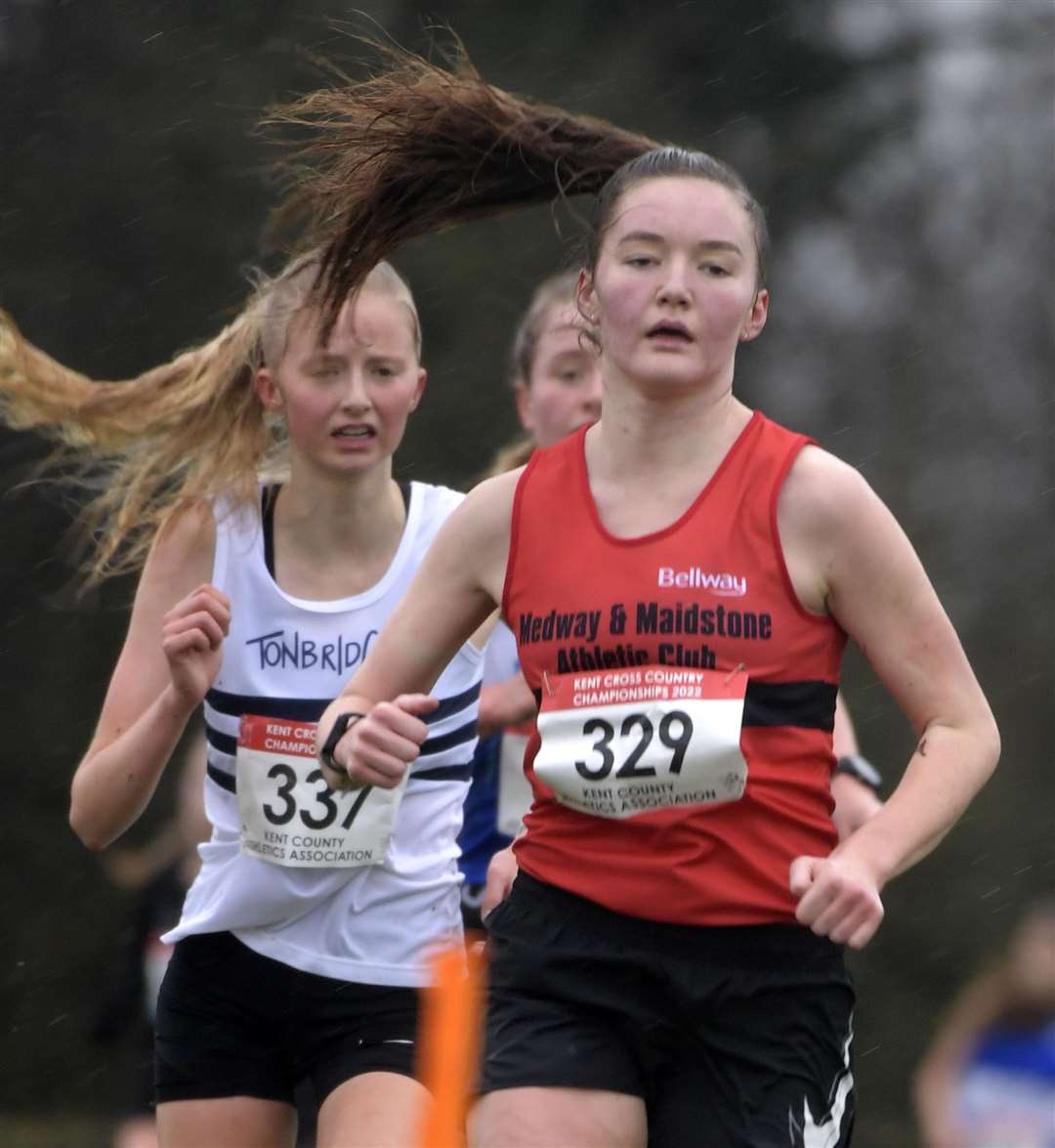 Medway and Maidstone head Tonbridge as Abigail Royden (No.329) battles Ella Ayden (No.337) in the under-17 women's race. Picture: Barry Goodwin (54151927)