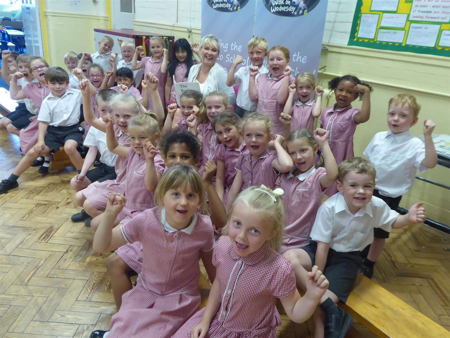 1KG Class from Sussex Road Community Primary School with Cheryl Baker. (2931917)