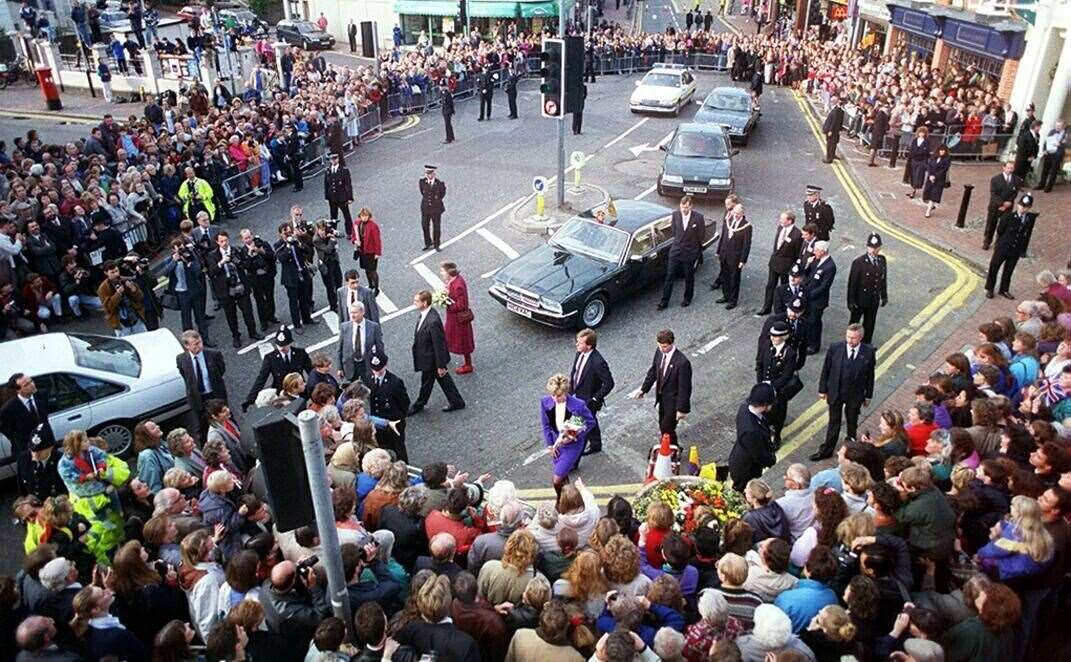Princess Diana arrives in Tunbridge Wells, October 1992