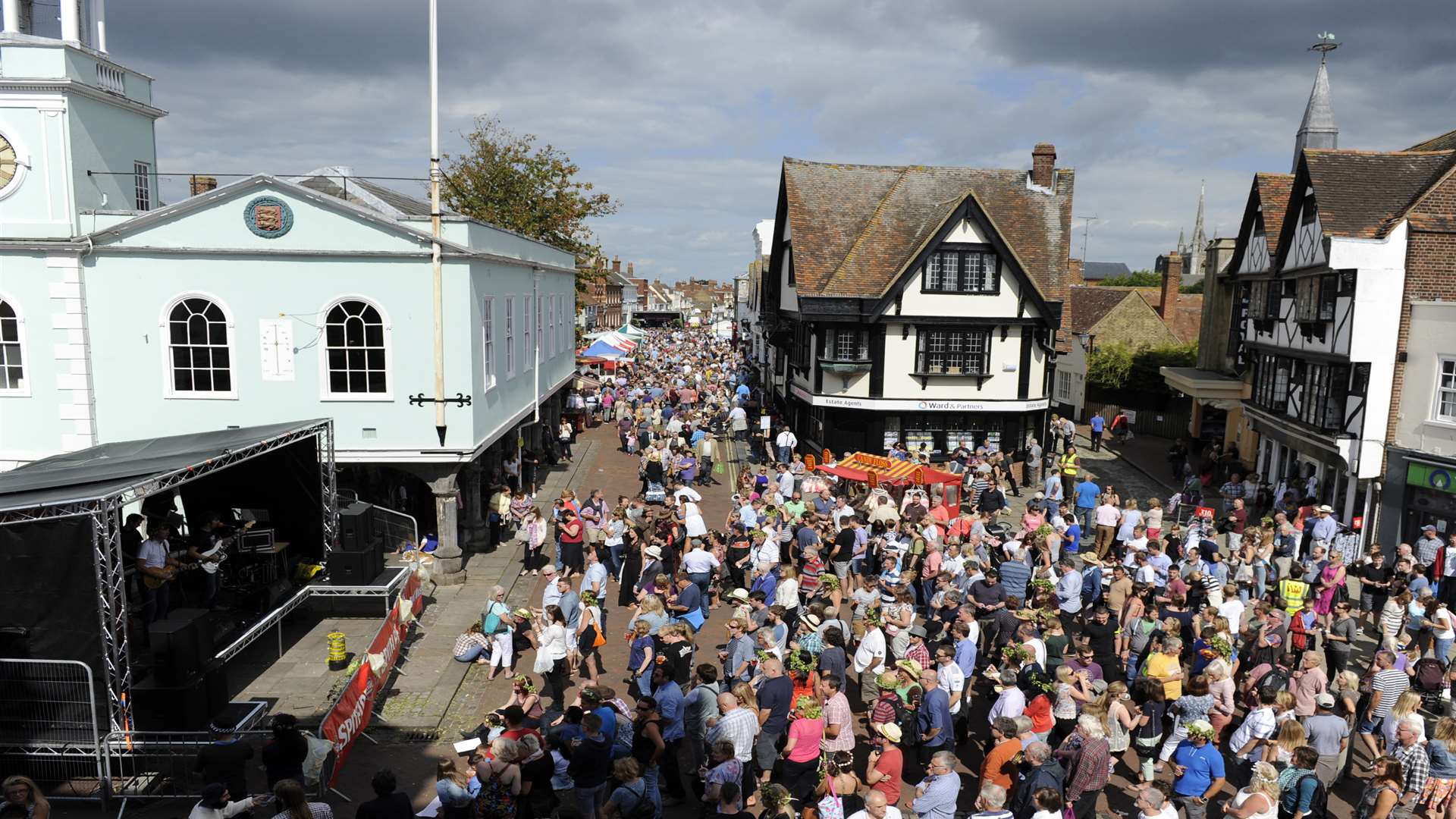 Thousands pour into town for the Faversham Hop Festival.