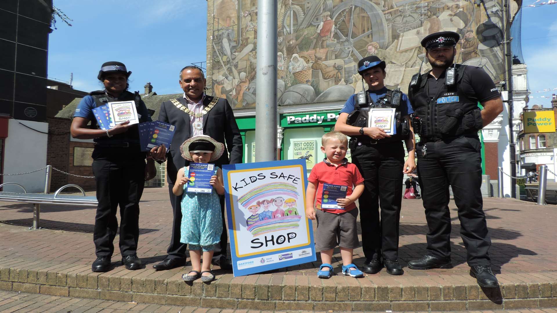 Dartford’s Kids Safe scheme celebrated its tenth birthday today with a visit from the Mayor of Dartford, Councillor Avtar Sandhu.