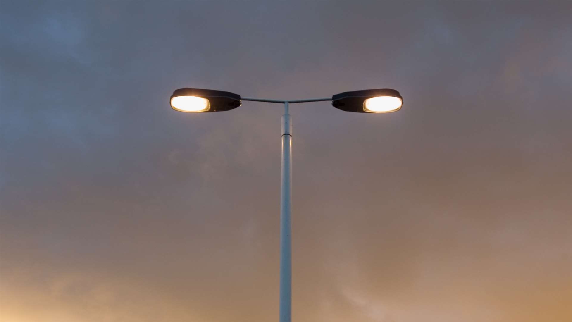 Kent County Council says it has a "procedure" for repairing street lights.