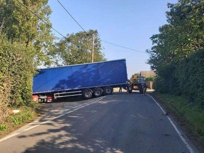 The lorry stuck in Grove Road, Preston