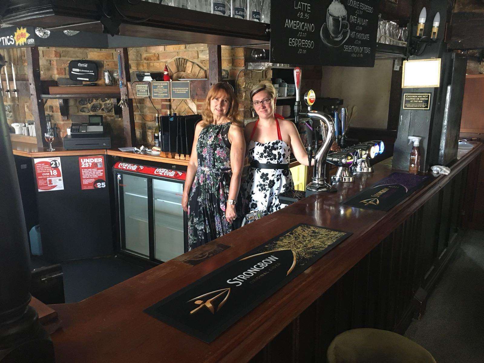 Linda Marsh, group operations director of Cannon Leisure and Sarah Cornwell, pub manager (2918951)