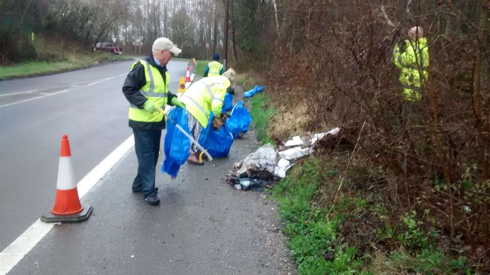 People living in Shorne took it upon themsleves to clean the litter on the A2 slip road in Brewers Road