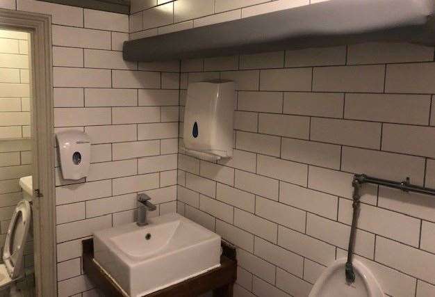 Tiled traditionally from floor to ceiling in white, the gents were fresh and well-presented. However, if you use the urinal on the left you’ll almost definitely bump your head – though fortunately the section which sticks out has been given a protective foam covering.