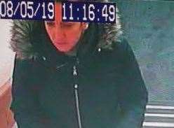 Police want to speak to this woman in connection with the theft of cosmetics (10020566)