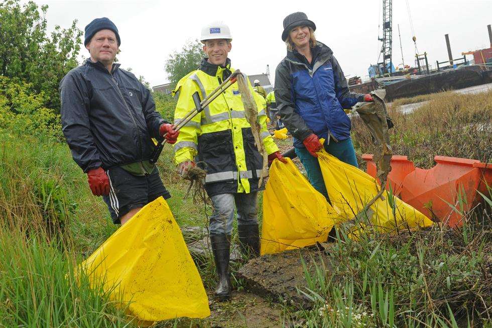 Gravesham MP, Adam Holloway, PLA CEO, Robin Mortimer and Thames21 CEO Debbie Leach