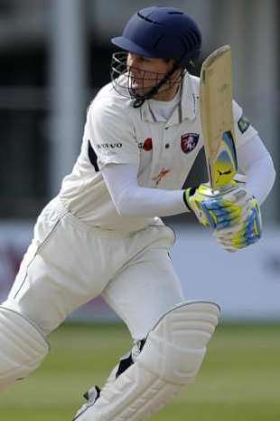 Kent wicketkeeper and former England representative Geraint Jones has not been offered a new contract for next season.