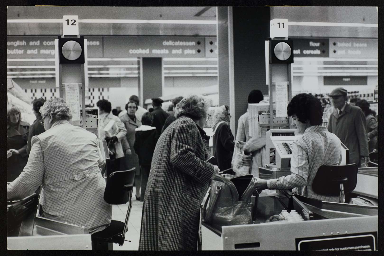 A historic photo showing a busy day at the tills at the Sainsbury's in 1976. Picture: The Sainsbury Archive, Museum of London Docklands