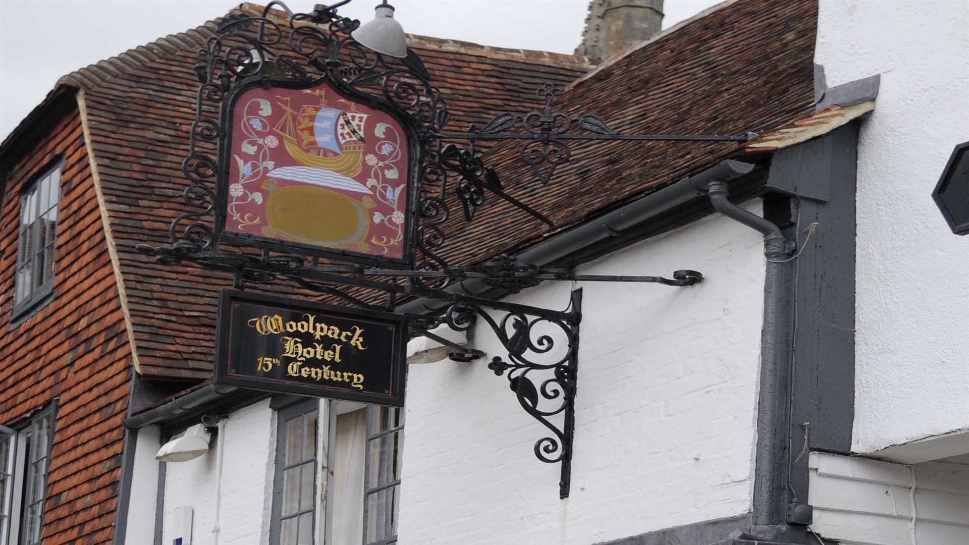 The Woolpack in Tenterden before it was painted pink
