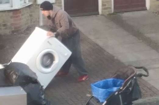 This man was spotted taking a washing machine from someone's driveway.