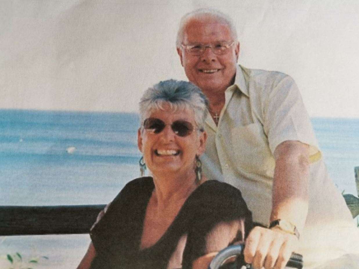 Brian and Diane Sackett pictured when Diane was ill (14776995)