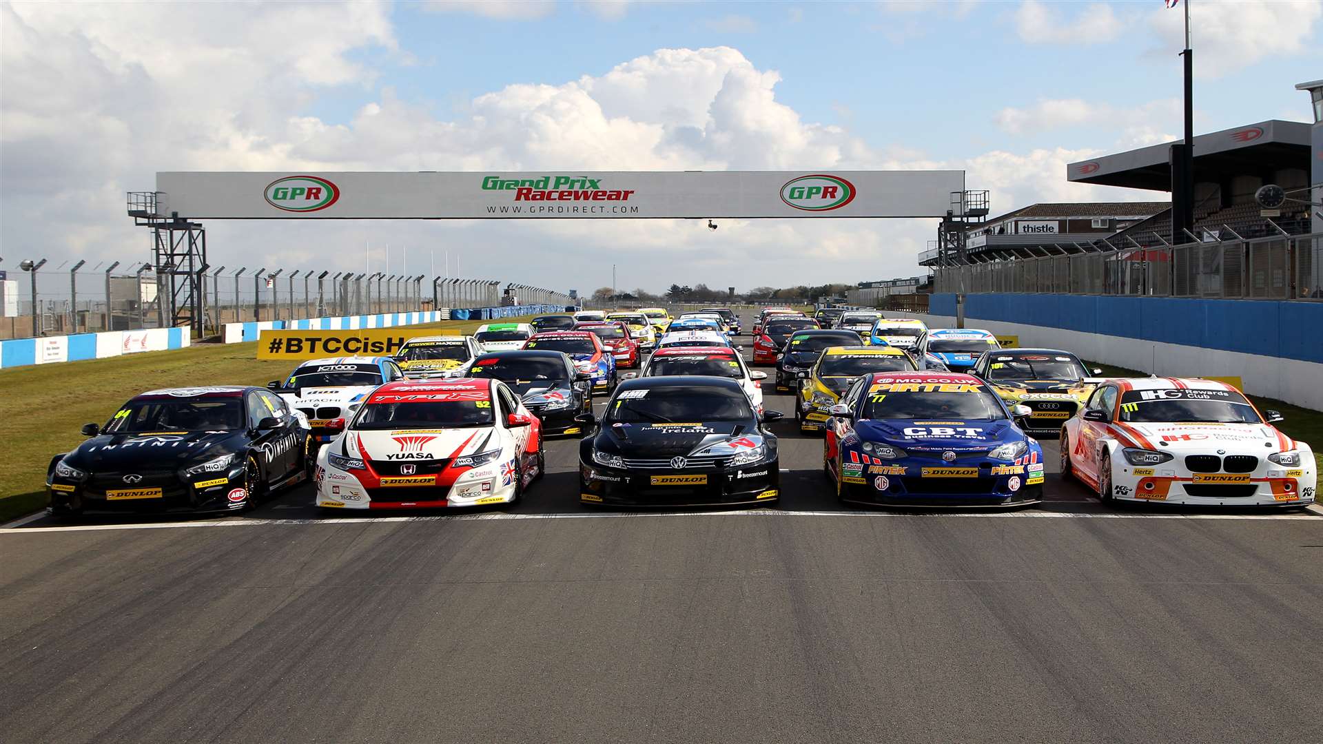 The BTCC has attracted a packed grid for 2015