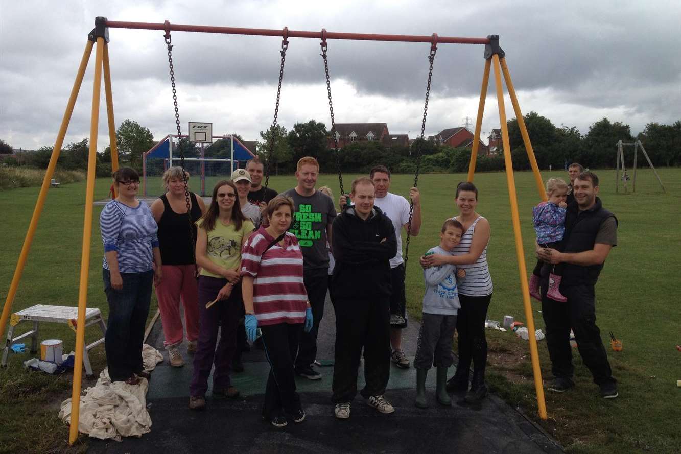 Good neighbours have cleaned paint of the vandalised swings in Wouldham, saving the parish council a £900 bill