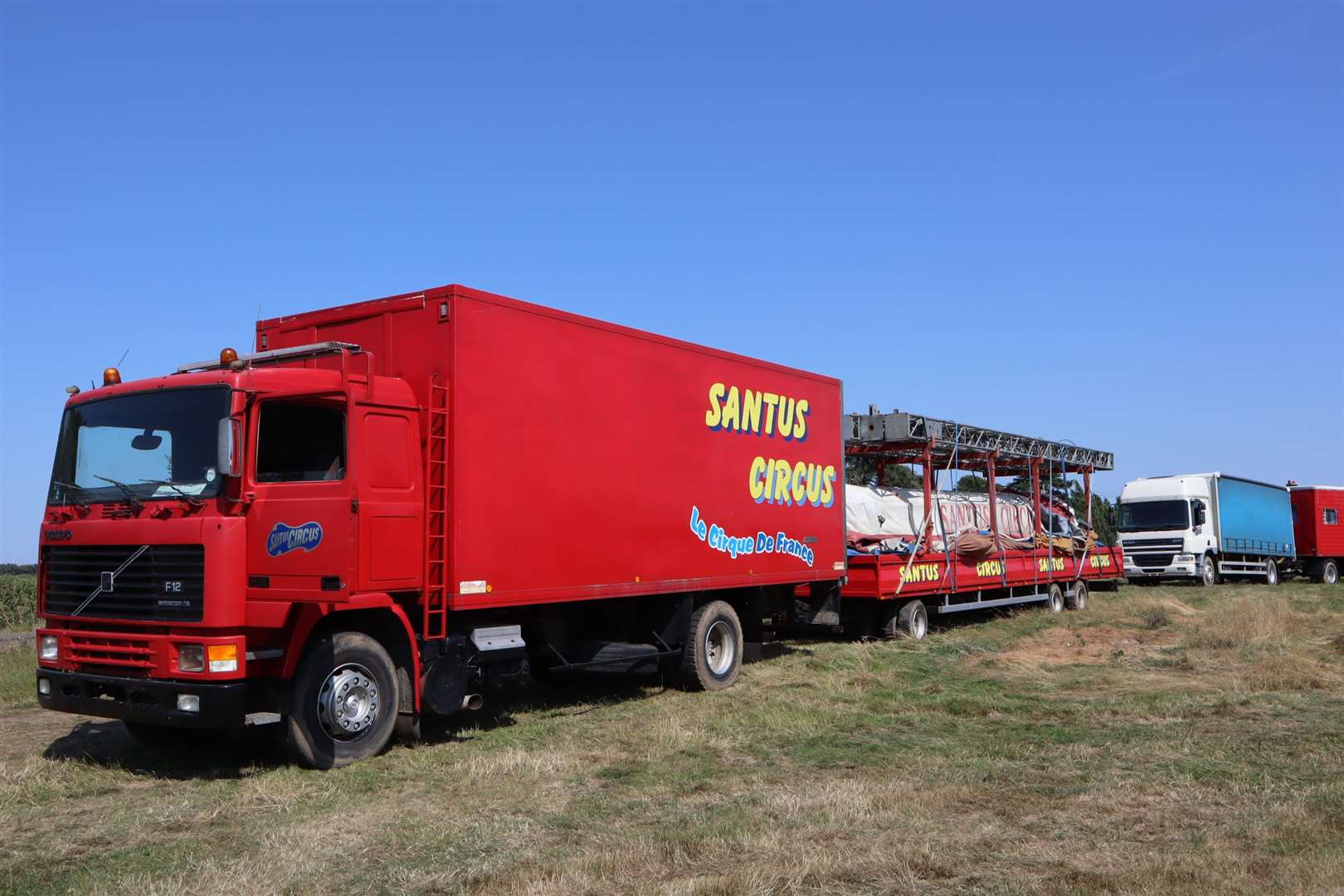 Looks like we have a convoy as Santus Circus gets back on the road at Bapchild, Sittingbourne