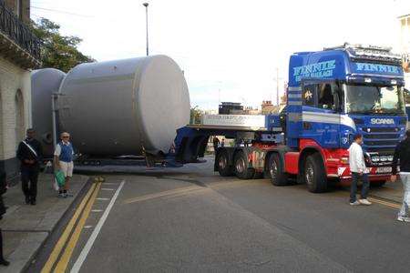 Lorry stuck in Gravesend road