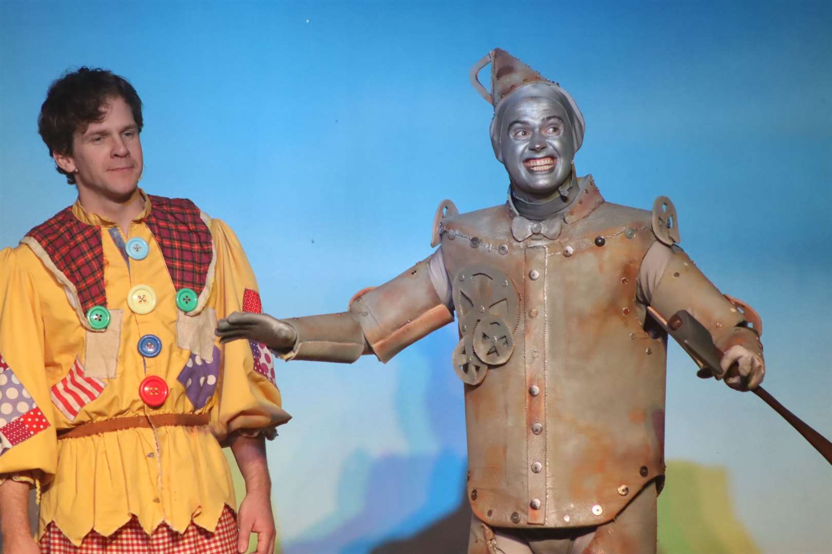 Scarecrow Tom Balmont and Tin Man Ryan Byrne in the Wizard of Oz at Swallows Leisure Centre, Sittingbourne (24320950)