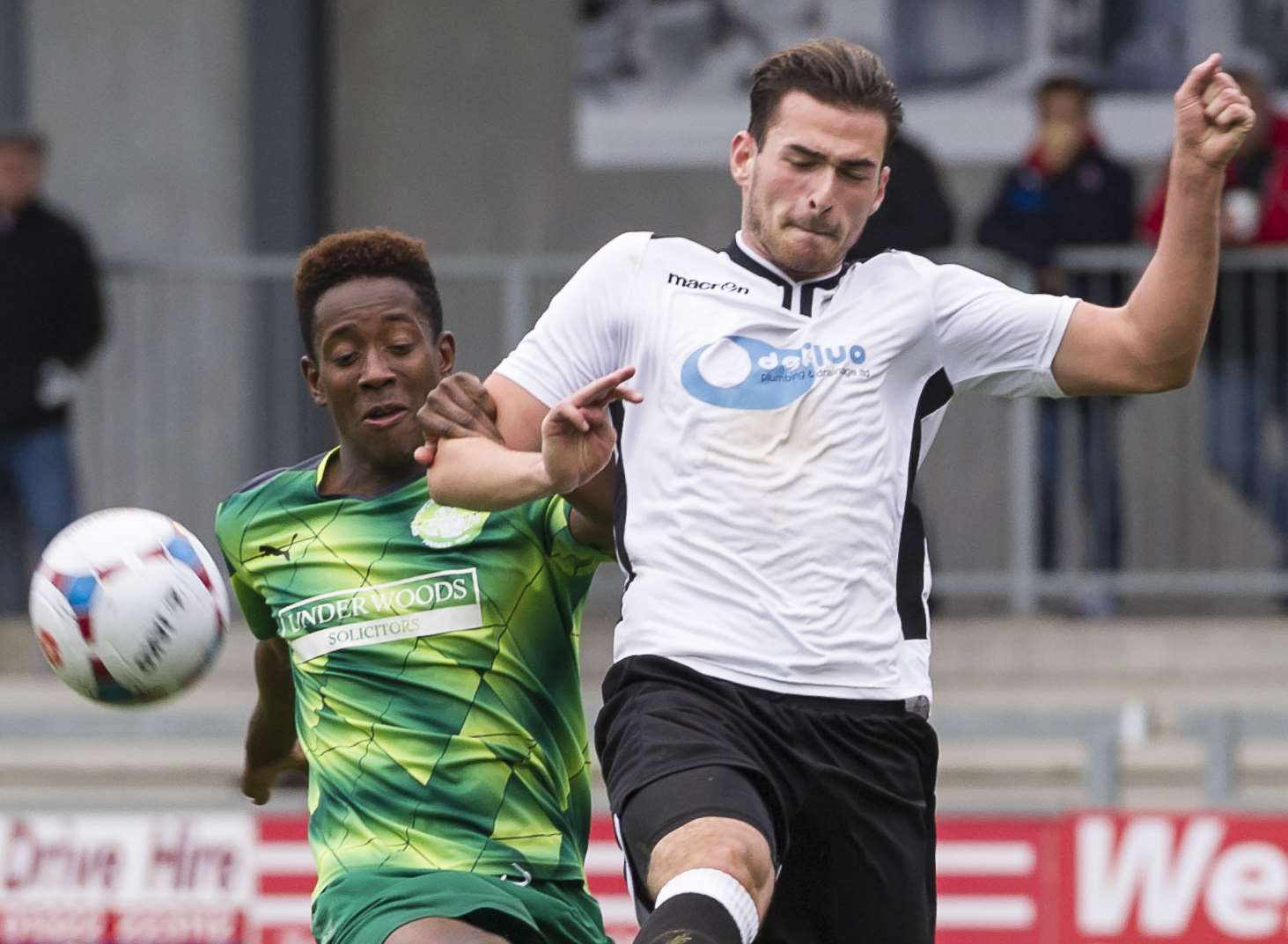 Dartford's Ronnie Vint gets his foot in against Hemel Hempstead Picture: Andy Payton