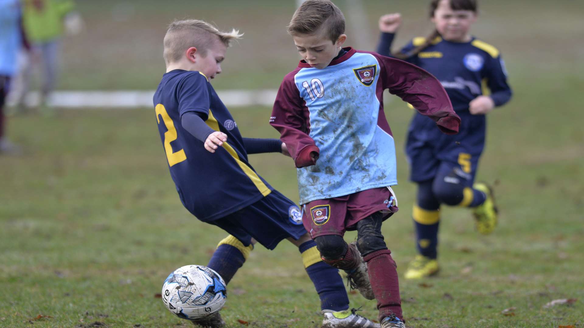 Wigmore Youth Whippets under-7s challenge Iwade Herons Athletic Picture: Ruth Cuerden