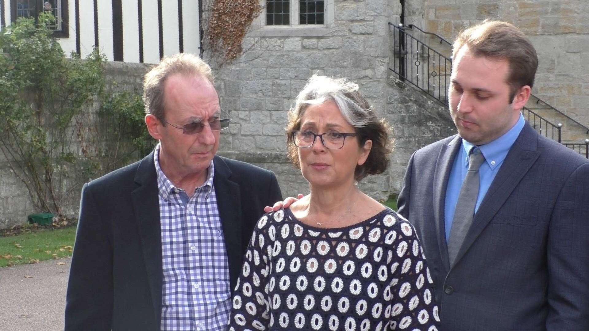 Tim Mason's parents, Gavin and Fiona, outside court (5121108)