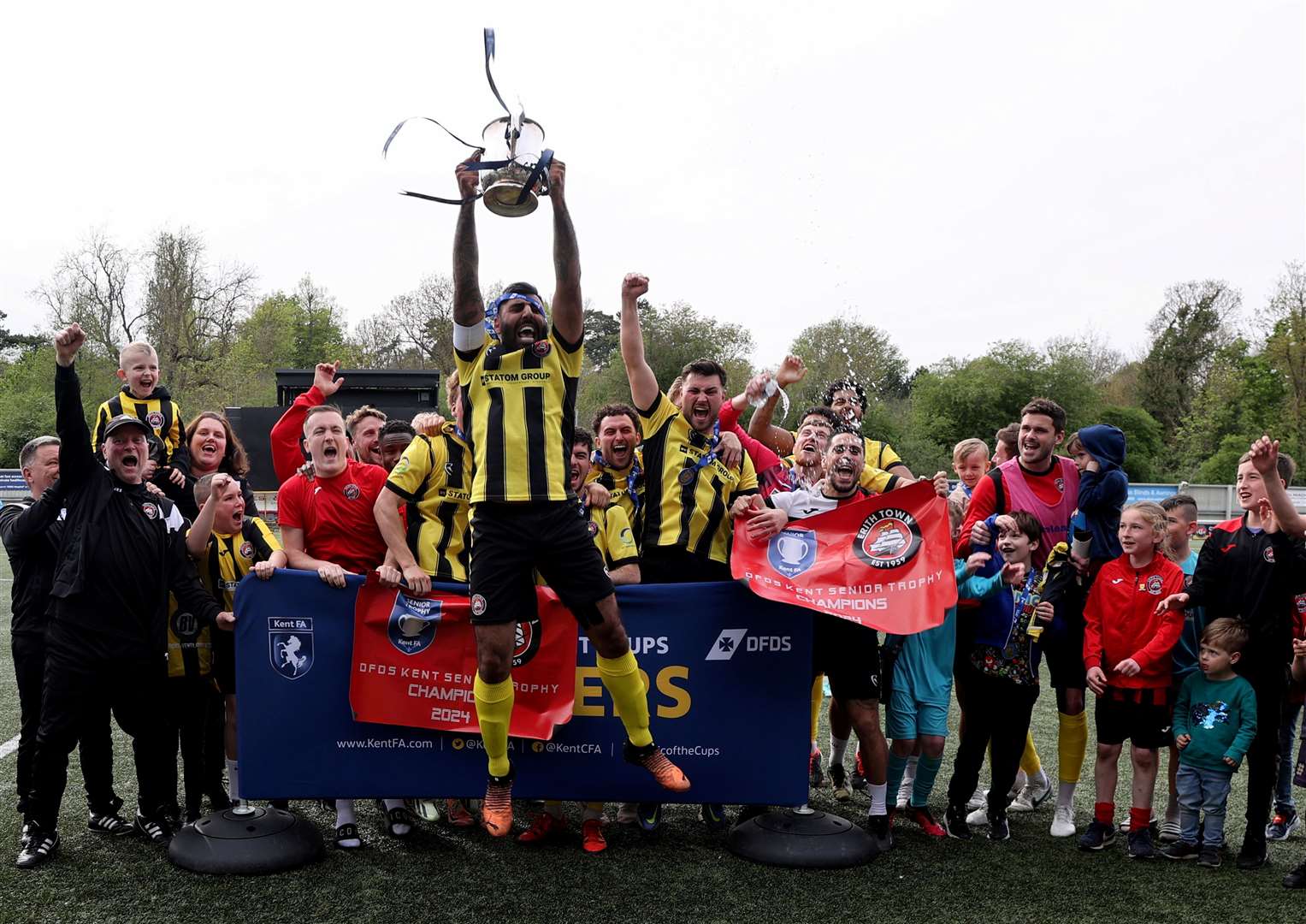 Erith Town celebrate winning the Kent Senior Trophy Final. Picture: PSP Images