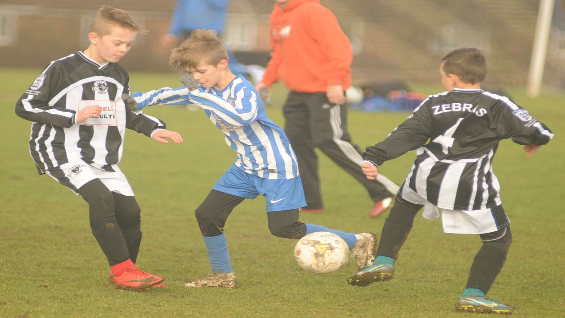 Two against one as Milton & Fulston United combine to thwart Chatham Riverside in Under-11 Division Pluto Picture: Steve Crispe