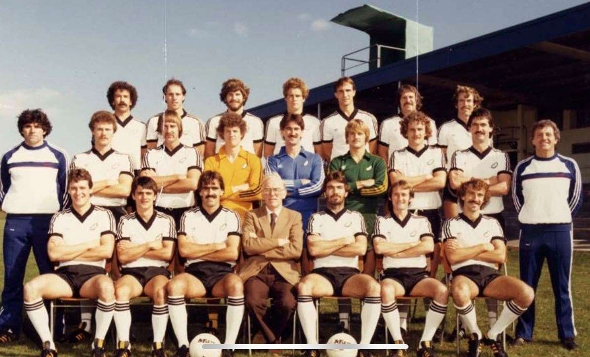 Dave Bright (back row, second from right) with the New Zealand national squad in 1982