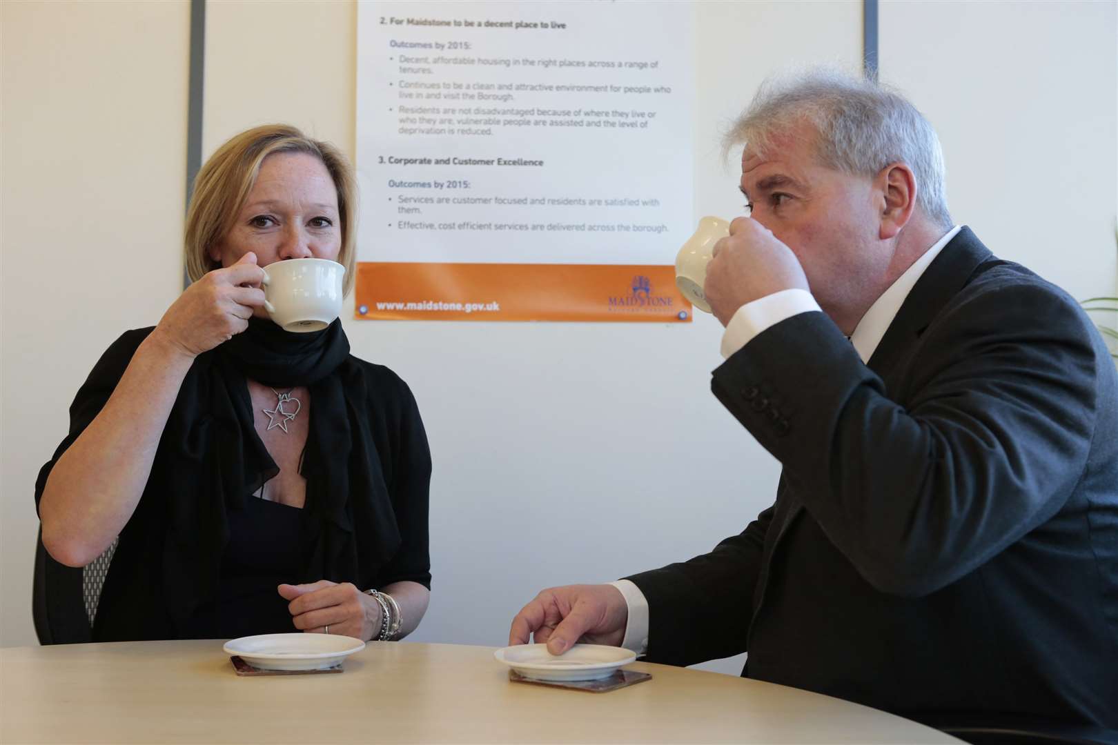 Cllr Annabelle Blackmore enjoys a cup of tea with KM journalist Alan Smith