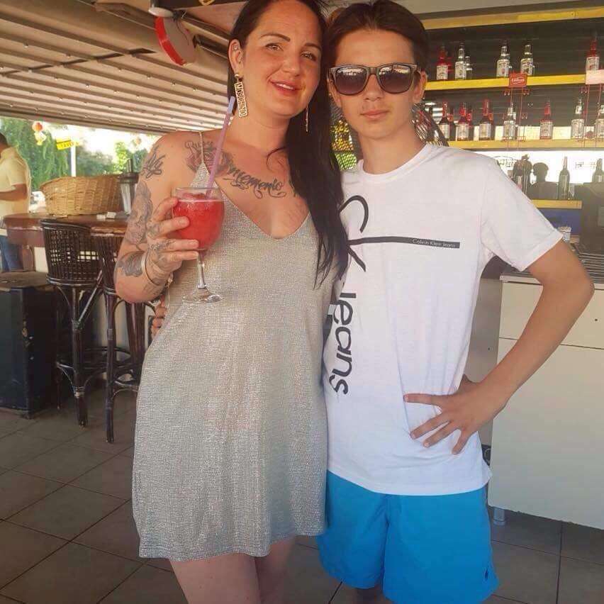 Ashleigh, 31, with her son Lee, 14, on holiday. (3012324)