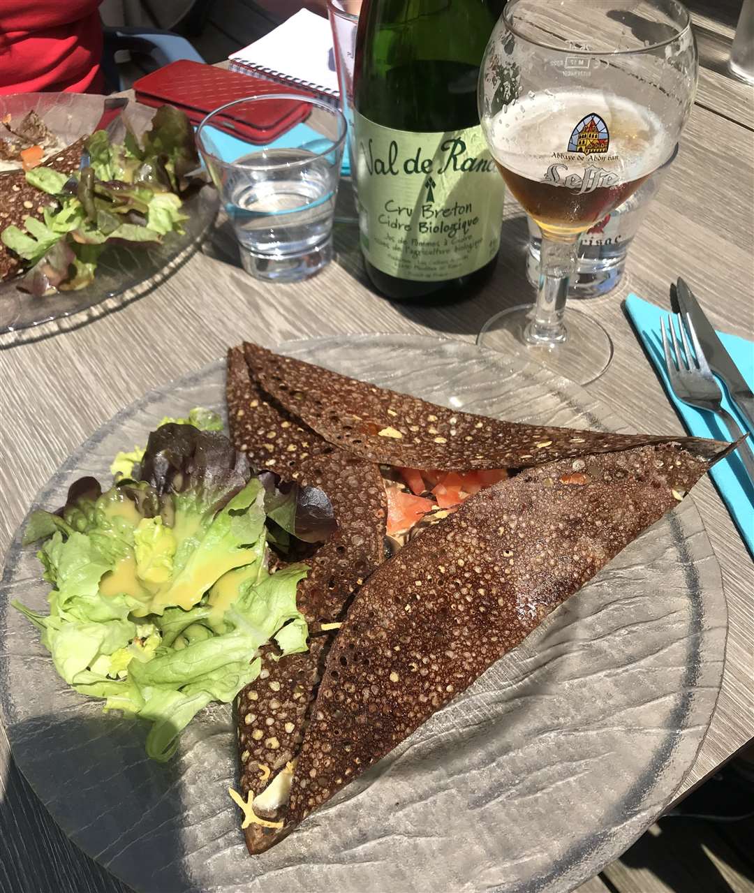 Delicious crepes are the perfect snack after a cycle through the forest (2578100)