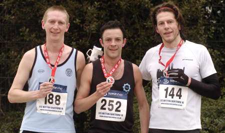 Les Witton 10 leading runners Mark Penny (3rd), Peter Tucker (1st) and Simon Roost (2nd)