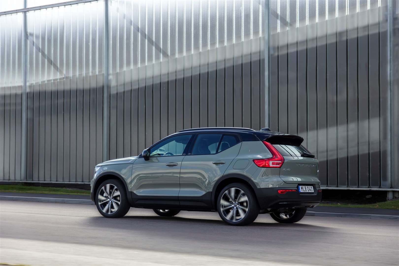 Volvo XC40 Recharge P8 AWD in Sage Green (56174376)