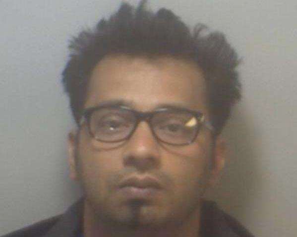 Mirza Kamran has been jailed for a huge iPhone scam (2941090)