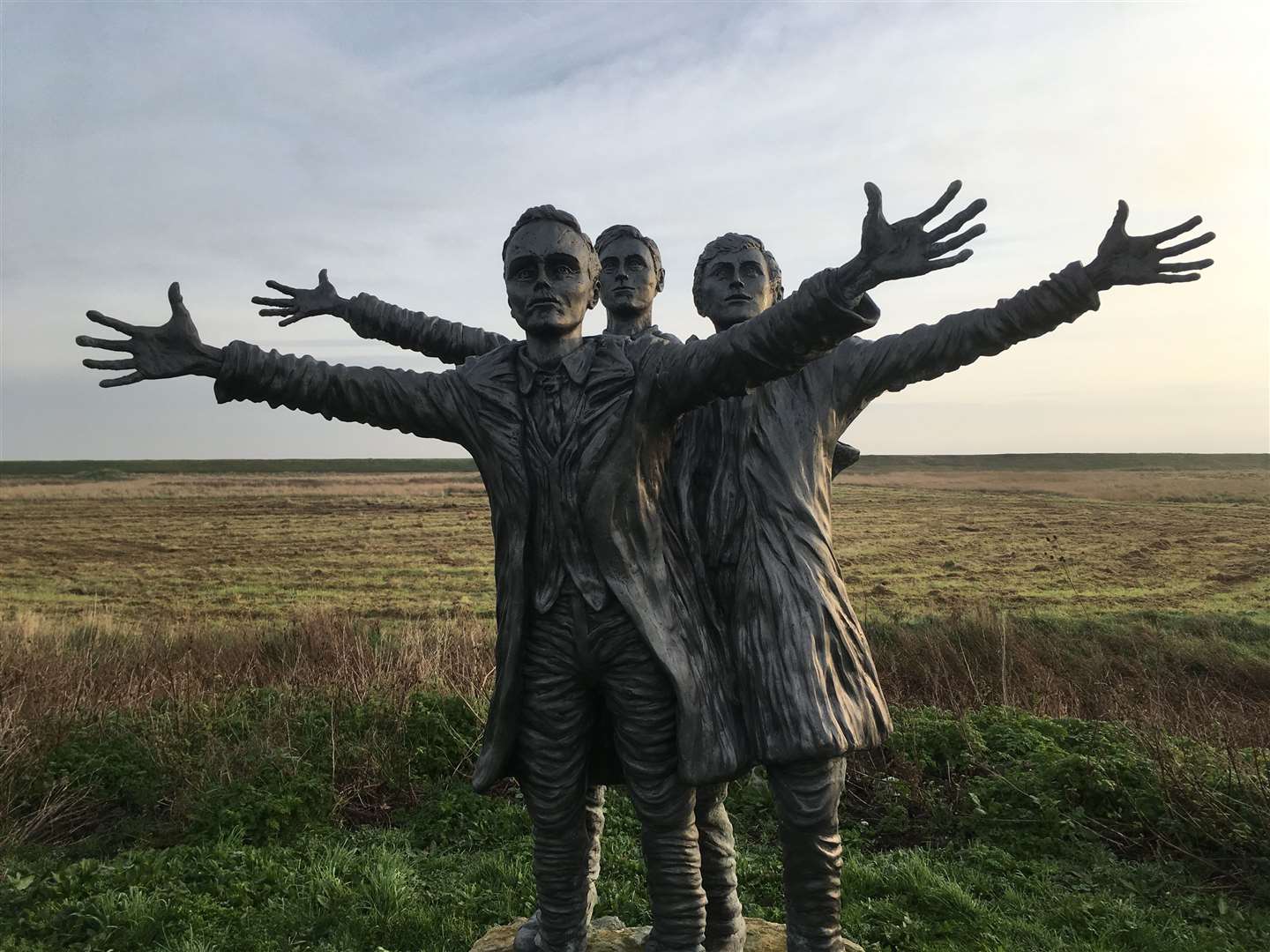 Statue of aviation pioneers the Short Brothers outside Muswell manor, Shellness, Leysdown, on the Isle of Sheppey (27522502)