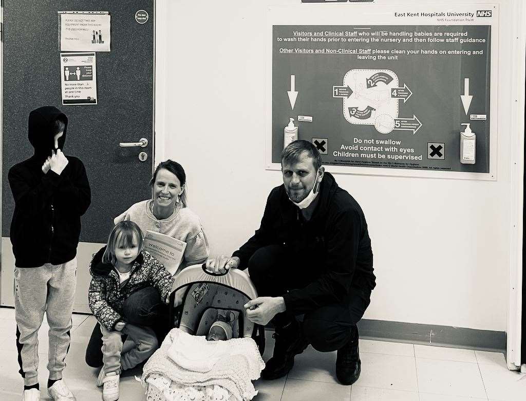Nancy leaving hospital, pictured with mum Louise, dad Luke, brother Kingsley and sister Luella